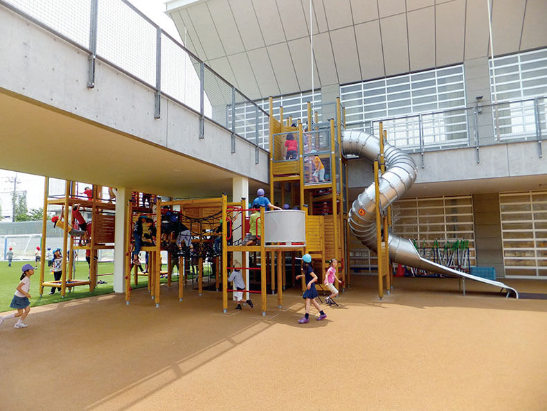 挑戦も回遊する 園庭 校庭 屋外 導入事例 アネビー 幼稚園 保育園 商業施設の遊具 遊び場